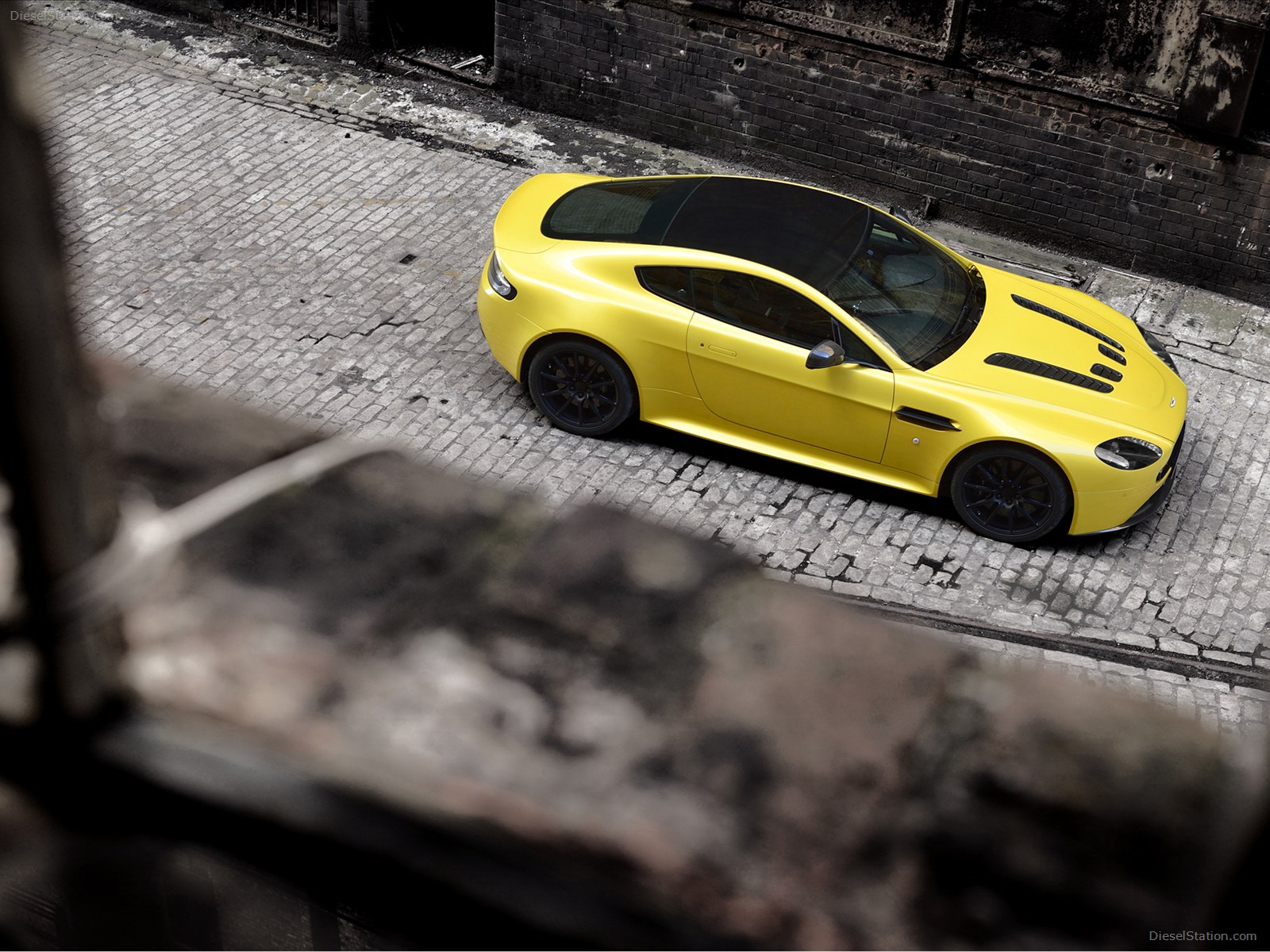 Aston Martin V12 Vantage S 2014